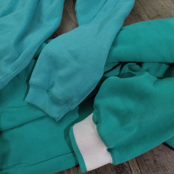 BUNDLE: VINTAGE: Two Sweatshirts, One Sweatpant - Picture 4 of 10